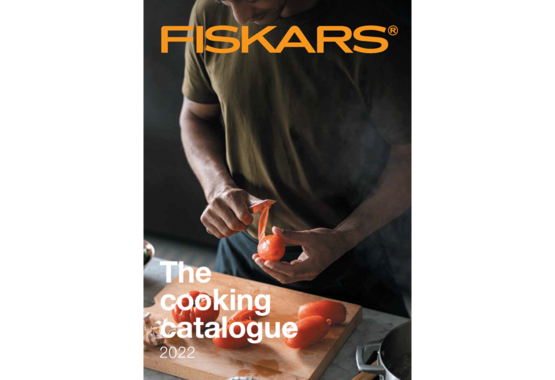 Fiskars Économe en Y, Acier inoxydable, Noir, Essential, 1023824 :  : Cuisine et Maison